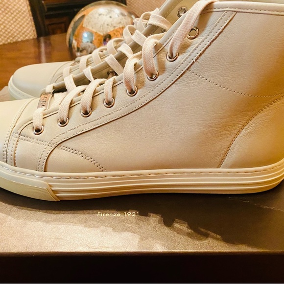 Beige Gucci Sneakers - Picture 3 of 5